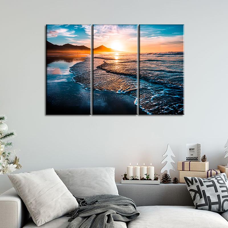 3 Panel Canvas set of Amazing beach sunset with endless horizon and lonely figures in the distance