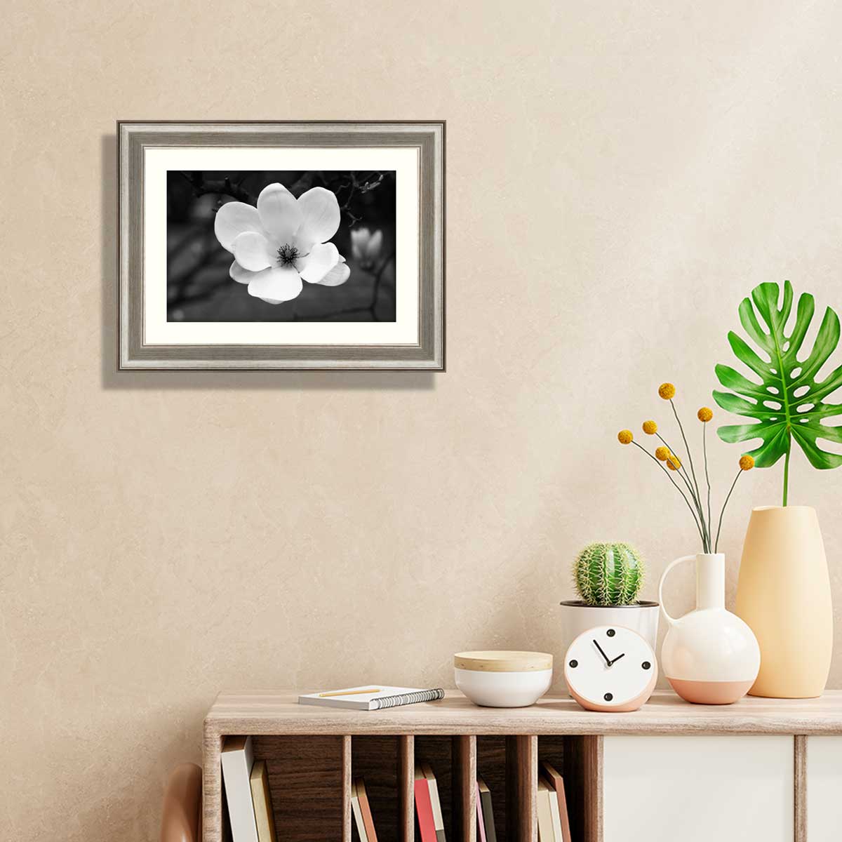 Magnolia-flower-in-black-and-white