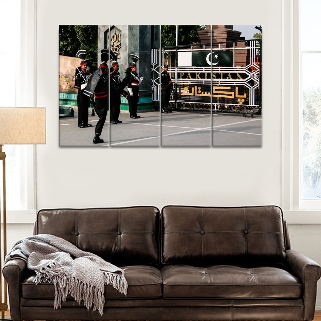 Canvas SetsThe marching Pakistani guards in national uniform at the ceremony of lowering the flags